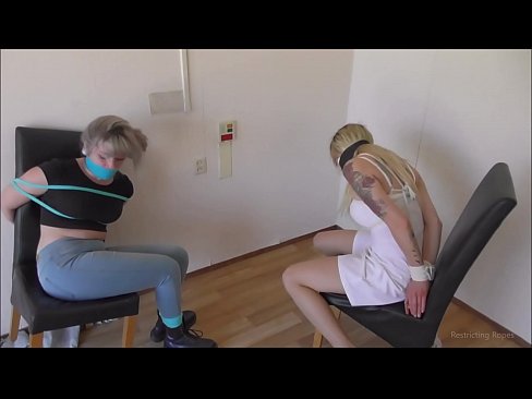 ❤️ Көз каранды / байланган жана оозу жабылган / кыйналган кыз Порно видео боюнча бизде