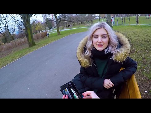 ❤️ Акча үчүн чоочун адамдын ысык спермасын жутат - минет паркта Эва Элфи Порно видео боюнча бизде